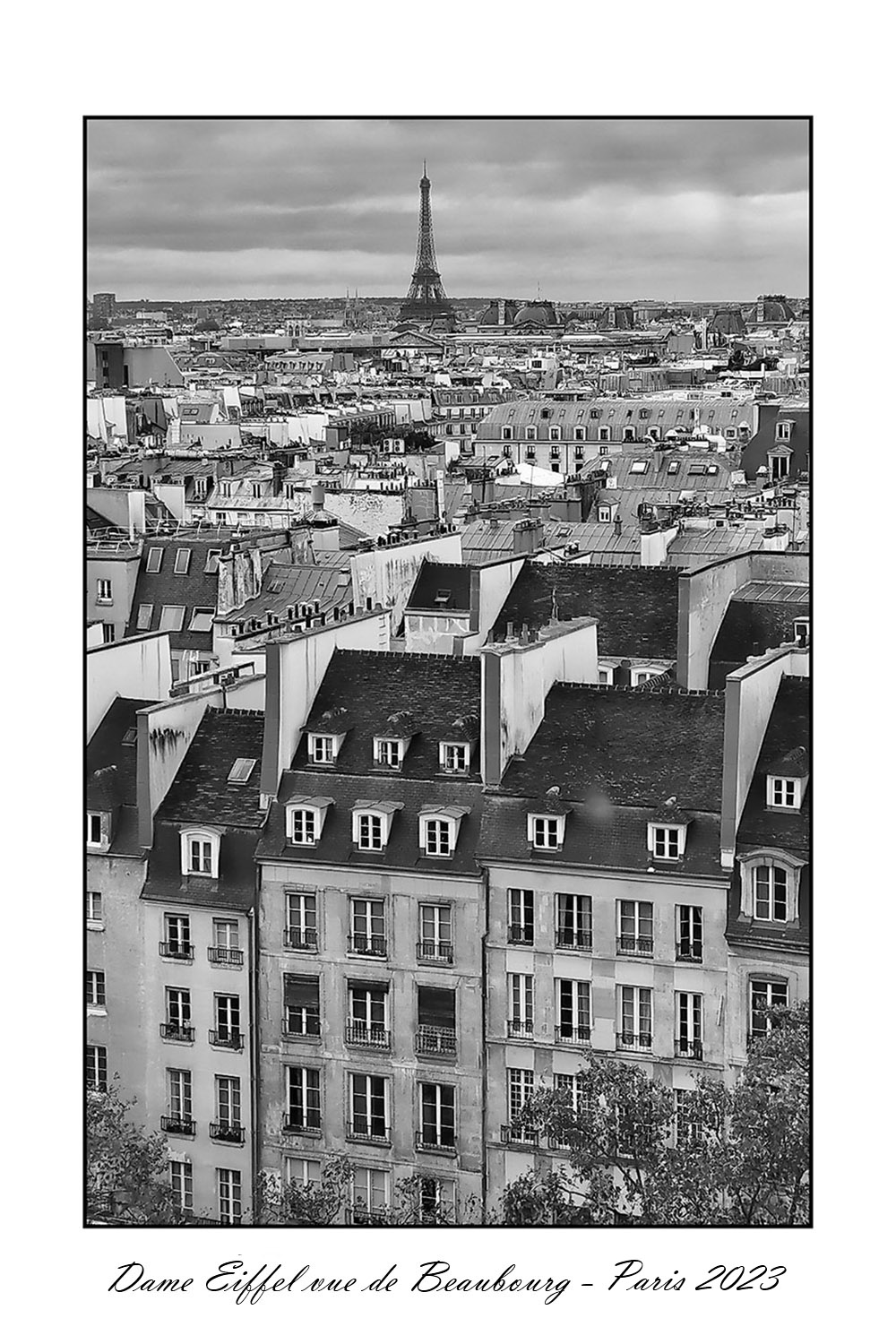 Dame Eiffel vue de Beaubourg